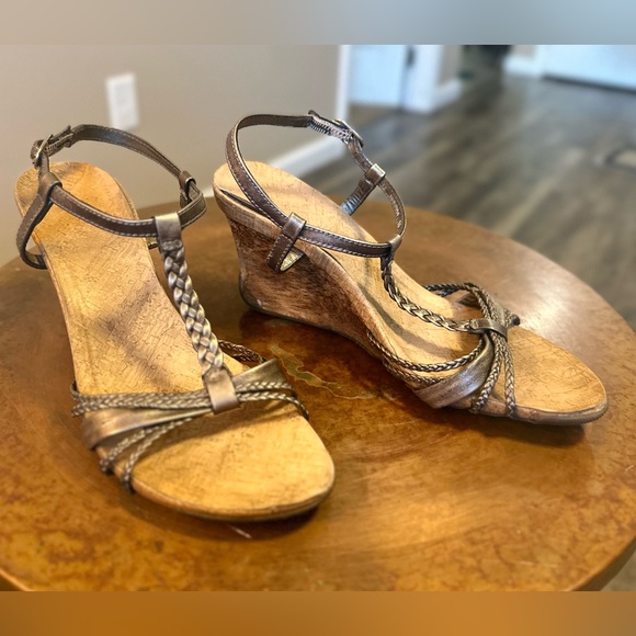 Kenneth Cole REACTION Leather Cedar Liscious Strappy Wood Wedge Sandals-Free S/H - Picture 7 of 16